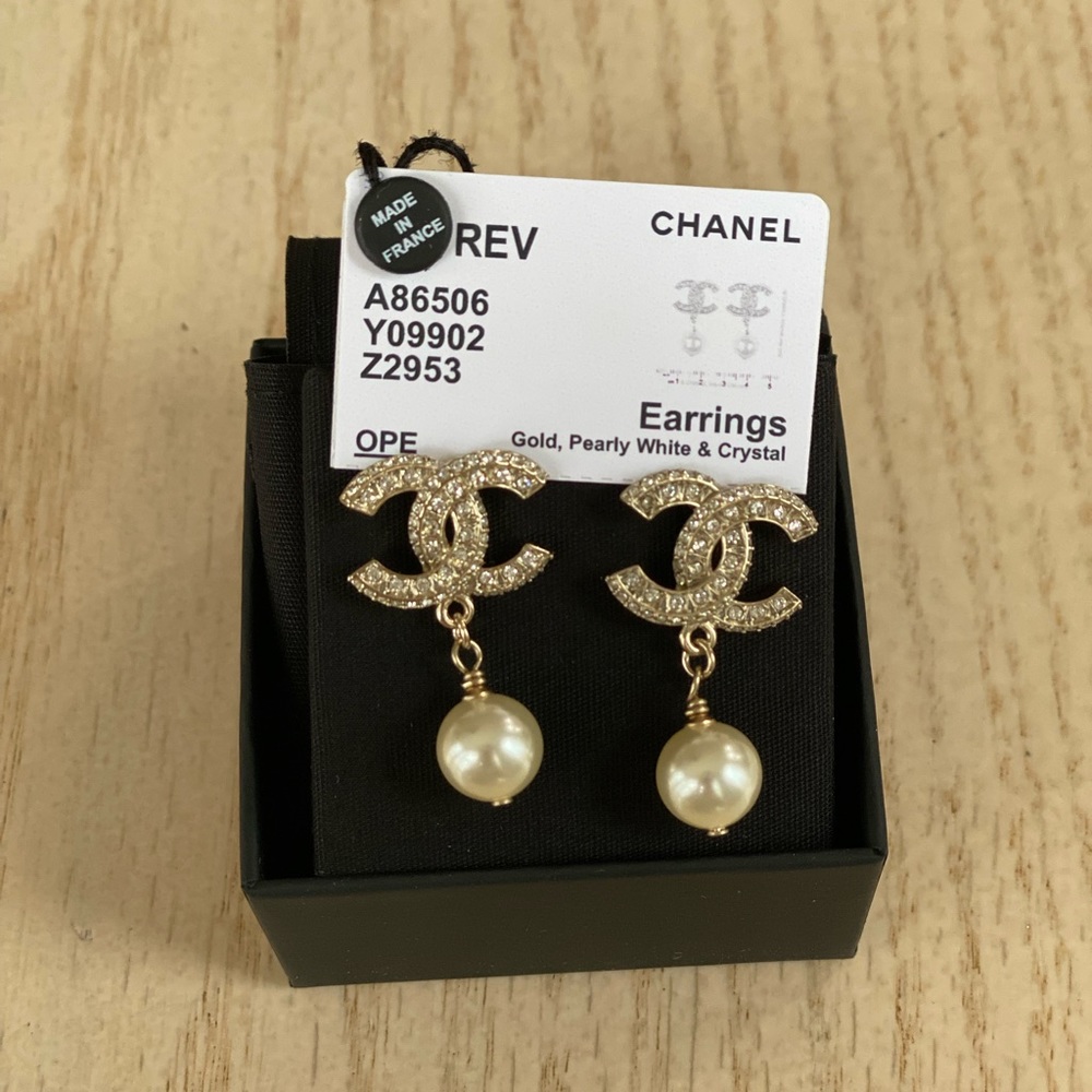 Gold crystal pearl Chanel earrings!